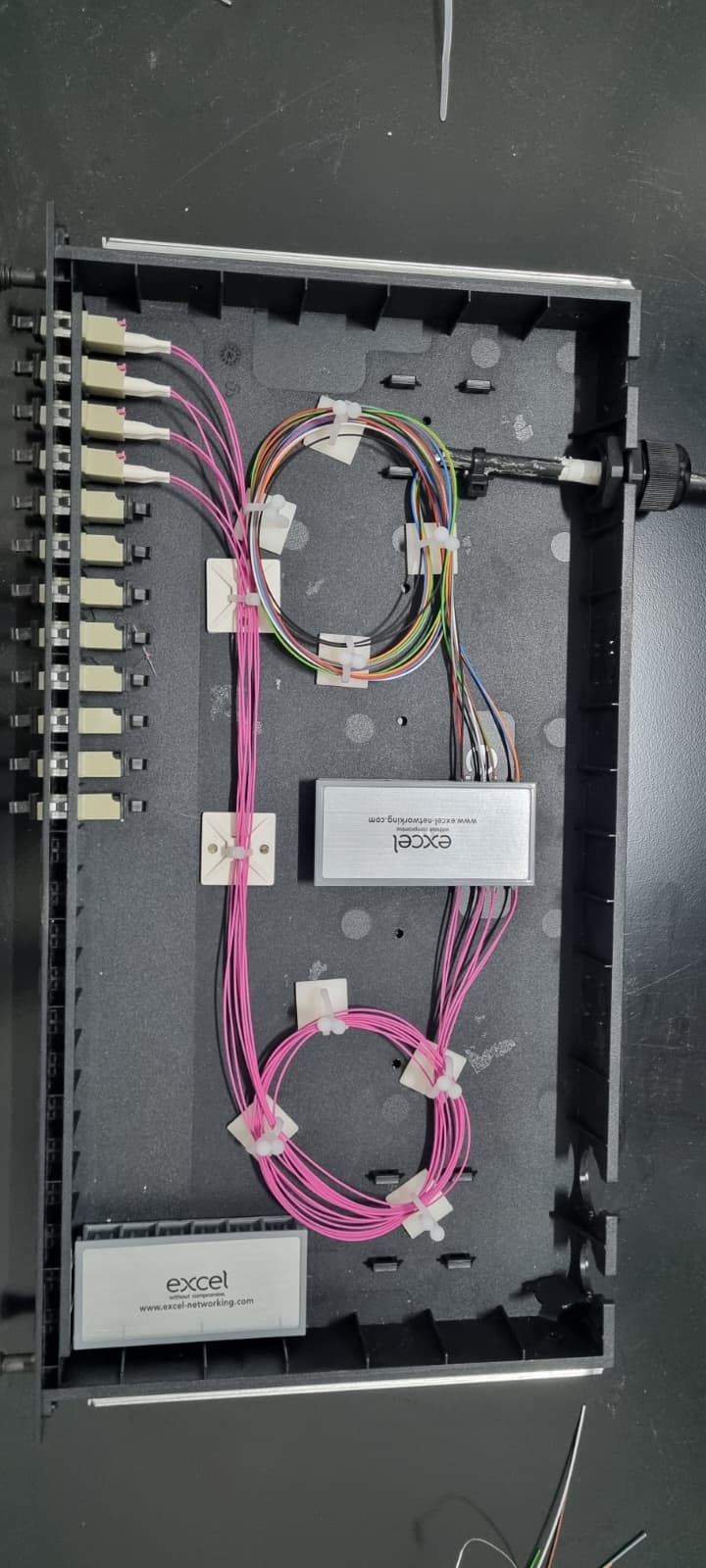 OS2 fibre splice and patch with pink fibres
